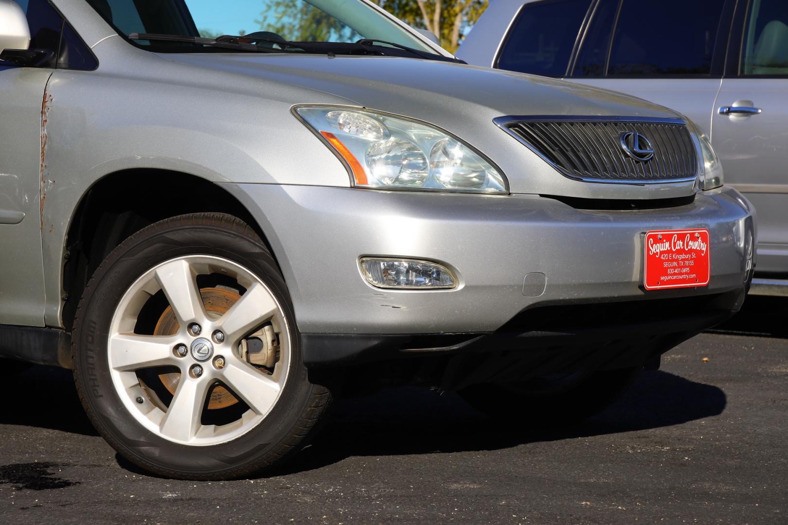 2004 SILVER LEXUS RX 330 2WD (JTJGA31UX40) with an 3.3L V6 DOHC 24V engine, 5-SPEED AUTOMATIC transmission, located at 420 E. Kingsbury St., Seguin, TX, 78155, (830) 401-0495, 29.581060, -97.961647 - Photo#2